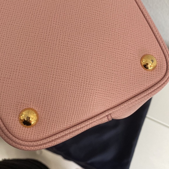 Prada excellent condition - Picture 11 of 15